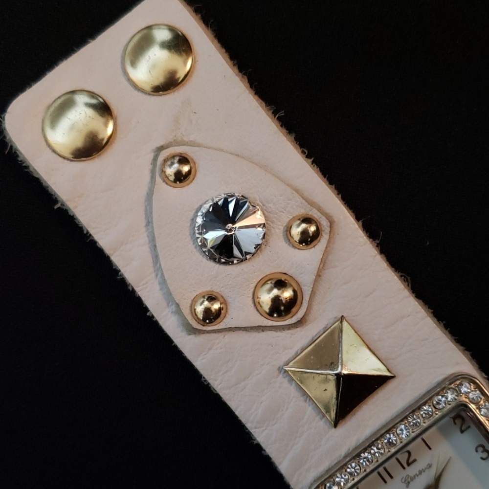 Off-white Vintage Geneva Platinum Jeweled Watch - Picture 4 of 12